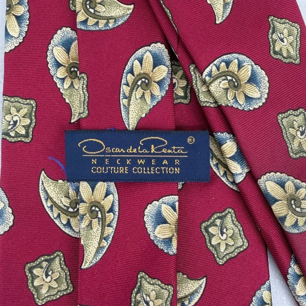 Vtg Oscar de la Renta Couture Collection Silk Tie Burgundy Paisley Medallion USA